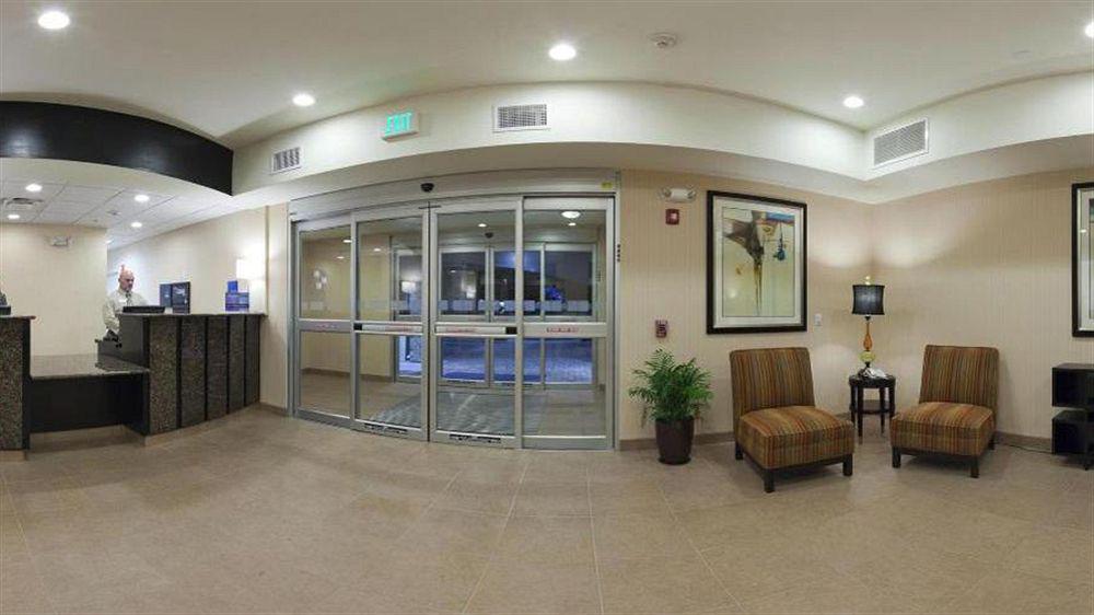 Holiday Inn Express & Suites North Topeka Exteriér fotografie