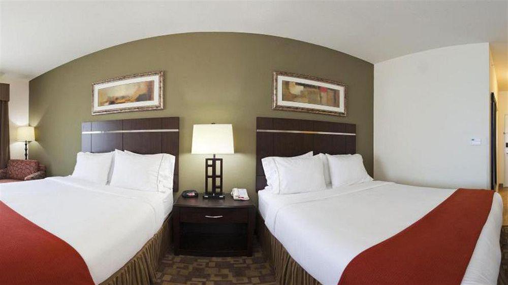 Holiday Inn Express & Suites North Topeka Exteriér fotografie