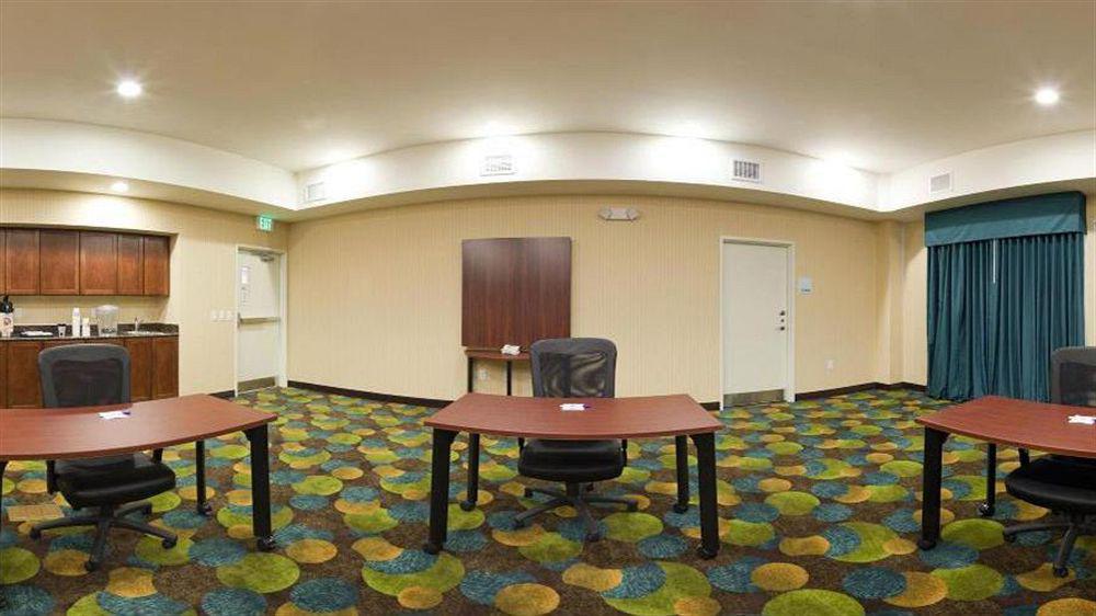 Holiday Inn Express & Suites North Topeka Exteriér fotografie