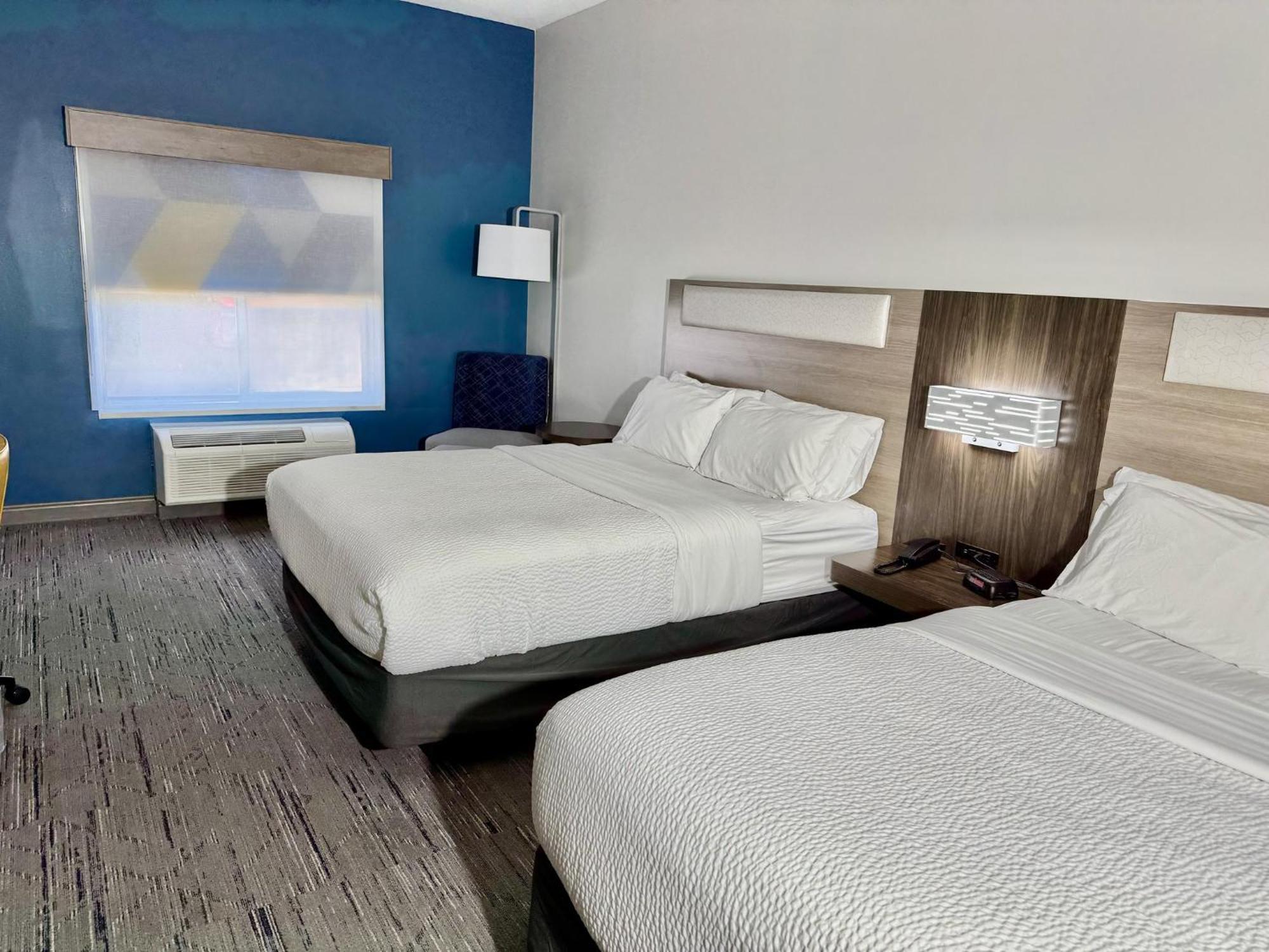 Holiday Inn Express & Suites North Topeka Exteriér fotografie