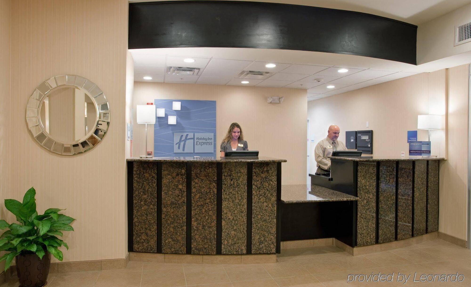 Holiday Inn Express & Suites North Topeka Exteriér fotografie